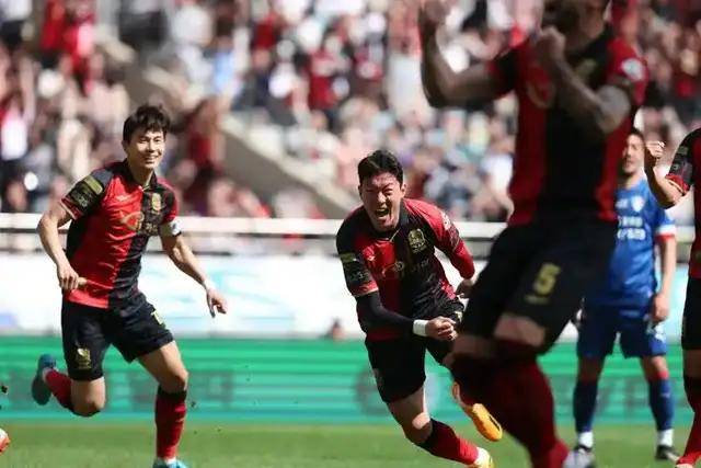 首尔FC发挥稳定，与对手争夺冠军席位