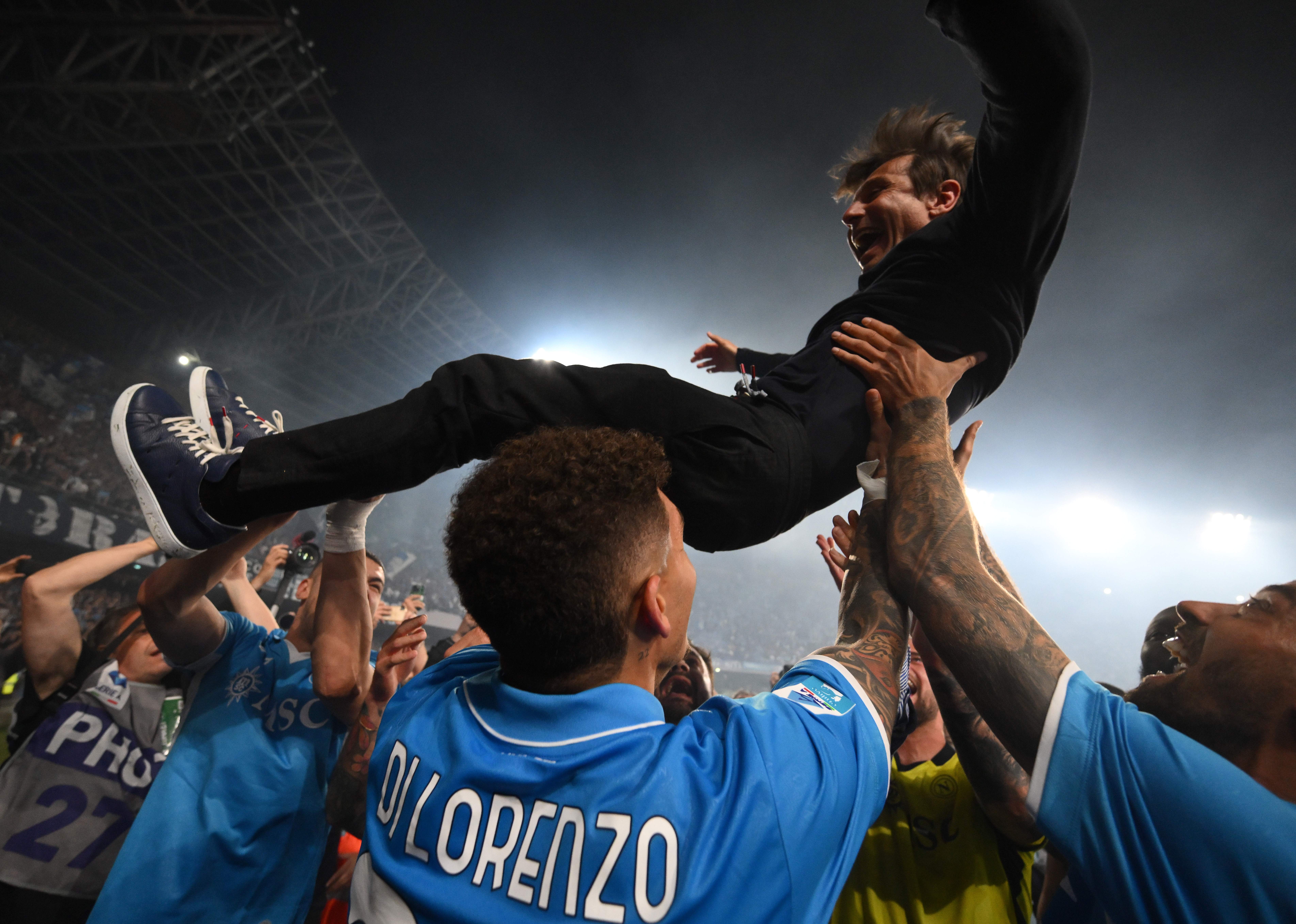 意甲联赛战况紧张，球队争夺冠军席位