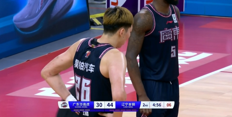 广东华南虎主场输给保定，降级形势严峻