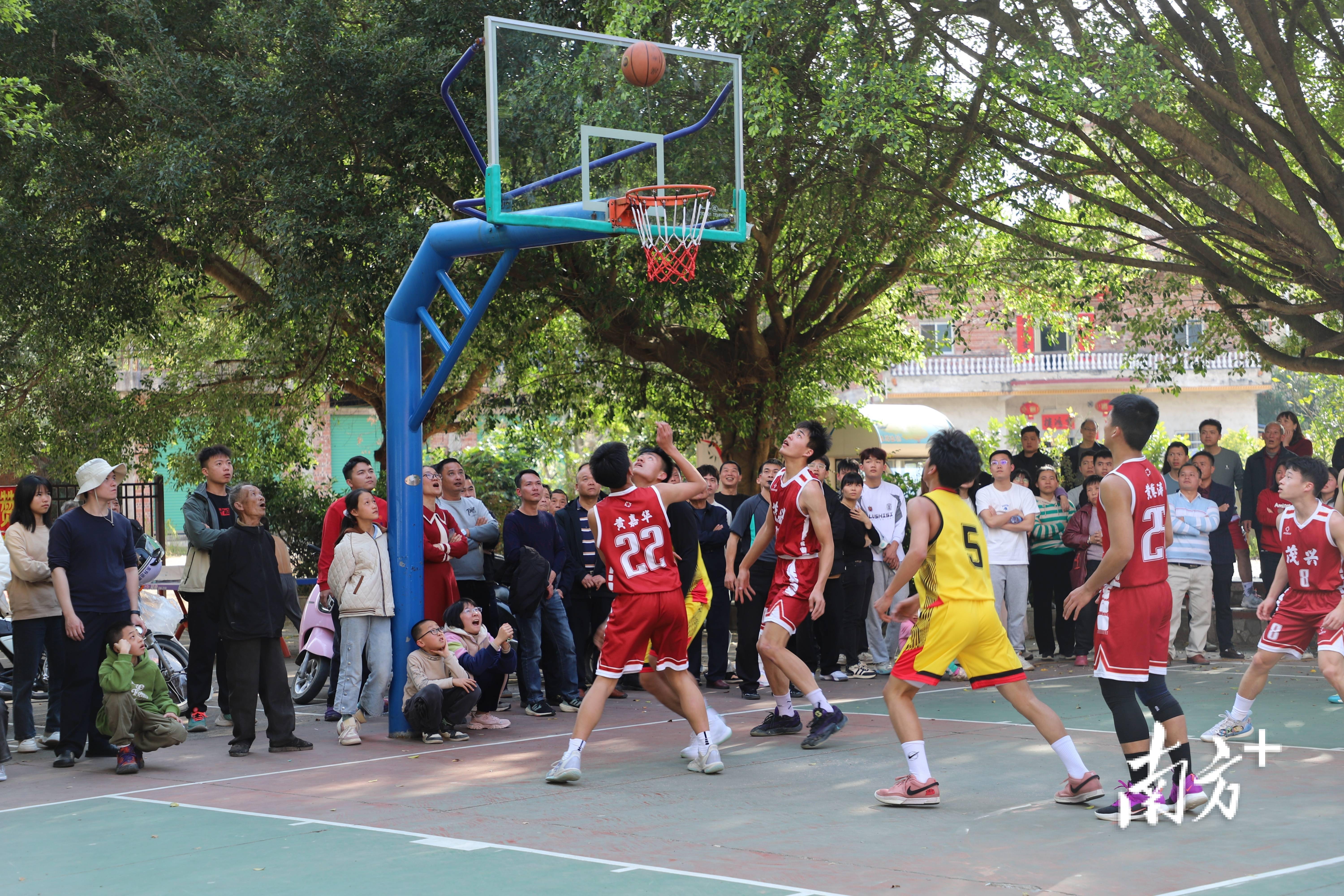 篮球比赛精彩纷呈全方位展现 篮球比赛精彩纷呈全方位展现