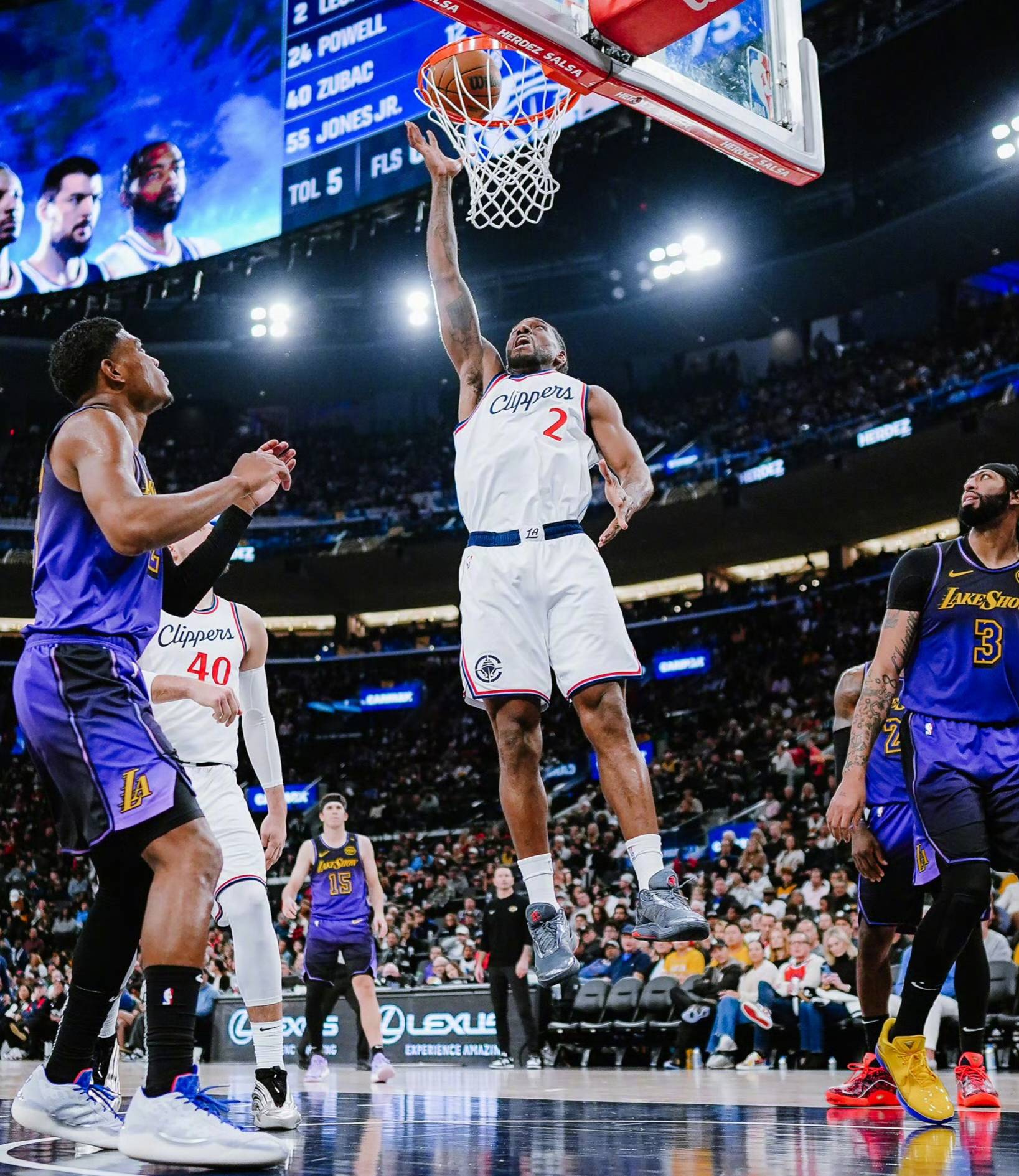 快船击败尼克斯，终结连败