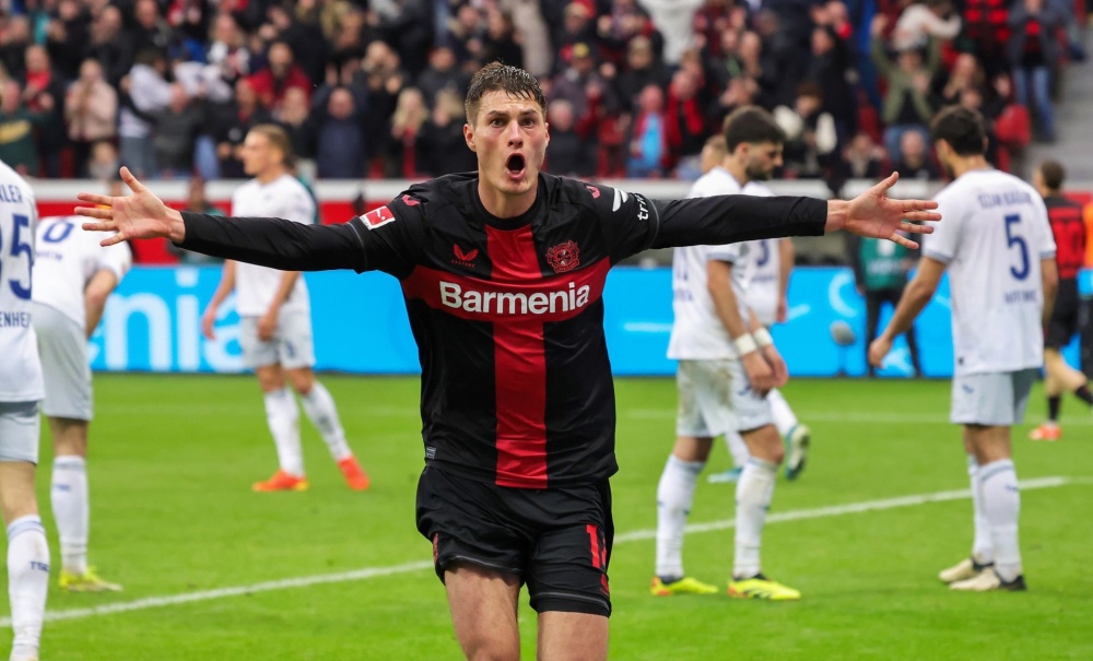 沃尔夫斯堡凭借士气险胜，终结勒沃库森的不败金身