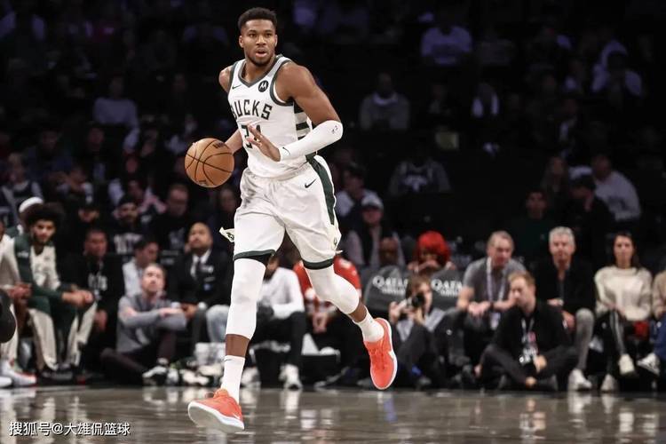 雄鹿主场大胜鹈鹕，字母哥砍下38分