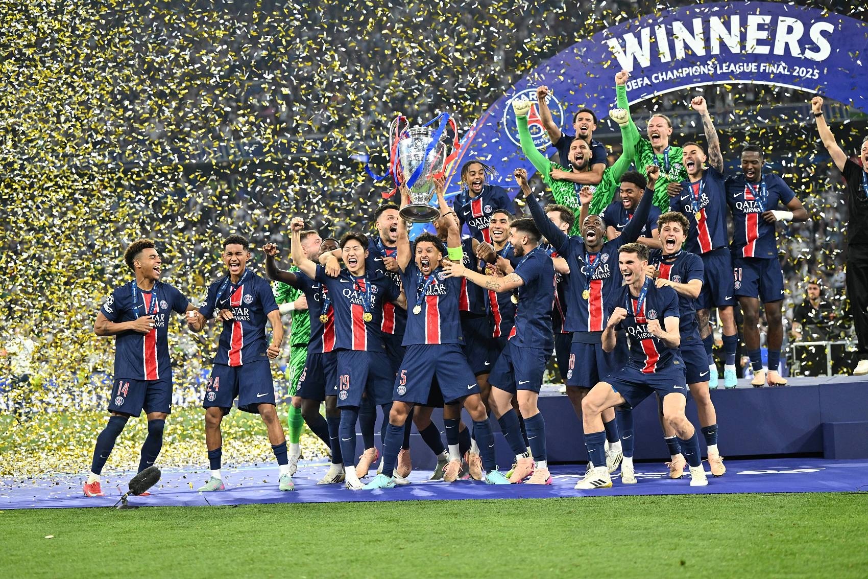 皇马力压巴黎,晋级欧冠四强。 皇马力压巴黎,晋级欧冠四强。