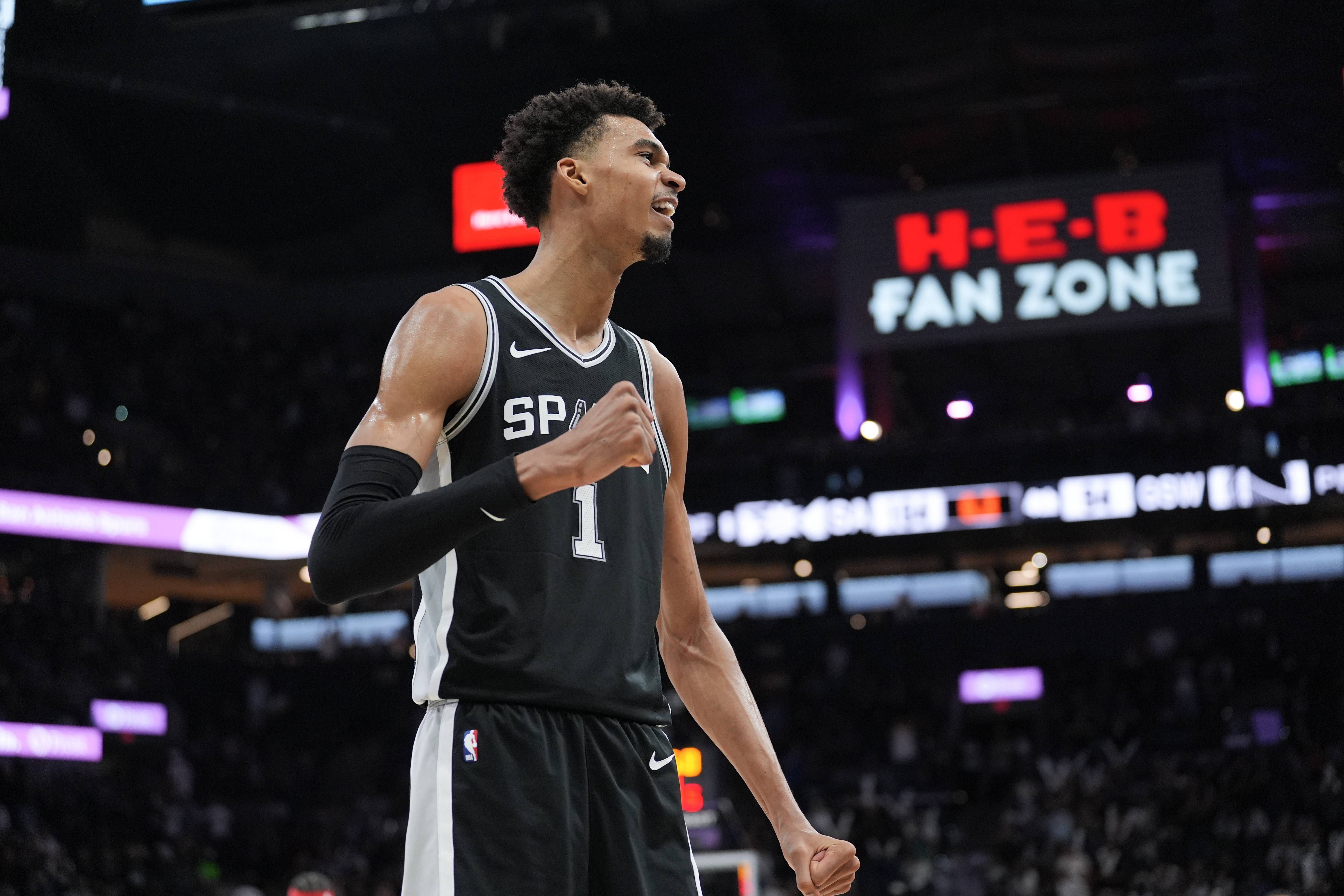 马刺险胜湖人,止步两连败 马刺险胜湖人,止步两连败