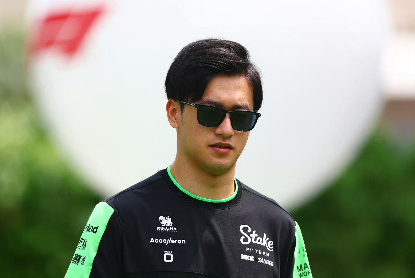 关于阿斯顿马丁逆转索伯车队，周冠宇高光表现的信息